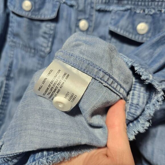 Coolibar Tencel Chambray Shirt Jacket Light Indigo - Picture 5 of 5